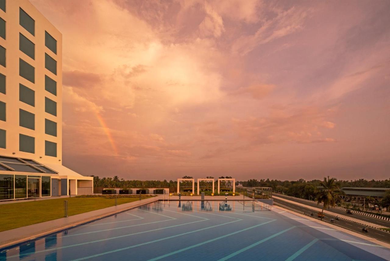 O By Tamara, Trivandrum Тривандрум Экстерьер фото The pool at the Infosys Mysuru campus